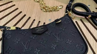 루이비통 이지 파우치 온 스트랩 체인 숄더백 M80349 검수사진✔ ☆☆☆☆☆