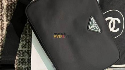 프라다 & 아디다스 리나일론 숄더백 2VH142 SIZE 25*19*7cm 검수사진✔ ☆☆☆☆☆