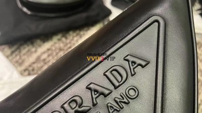 #신공장 프라다 PRADA 가죽 트라이앵글 숄더백 1BH190 SIZE 26*14*12cm 검수사진✔ ☆☆☆☆☆