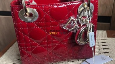 #신공장 #신공장 디올 Dior 레이디 페이던트 까나쥬 미니백 블랙,체리레드 M0505OWCBM900 / 디올 Dior 스몰 레이디백 마이 ABC디올 백 까나쥬 램스킨 블랙 M0538OCAL # 하드웨어 샴페인골드 & 옅은금 & 연한