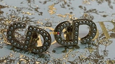 디올 Dior 스터드 진주 귀걸이 검수사진✔ ☆☆☆☆☆