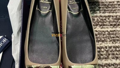 로저비비에 Roger Vivier 트럼펫 발레리나 플랫슈즈 SIZE 35 검수사진✔ ☆☆☆☆☆