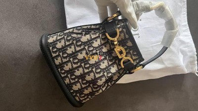 디올 쎄 CEST DIOR 스몰 오블리크 자카드 버킷백 스몰 17*18cm 검수사진 ☆☆☆☆☆ #VVIP공장