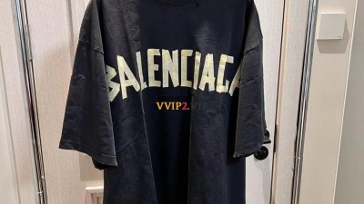 발렌시아가 BALENCIAGA 테이프 타입 미디엄 핏 블랙 페이디드 티셔츠 739784 검수사진 ☆☆☆☆☆