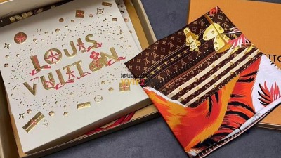 루이뷔통 루이비통 LOUIS VUITTON LV 24 스퀘어 실크 스카프 SIZE 90*90cm @ 100% 실크 검수사진 ☆☆☆☆☆