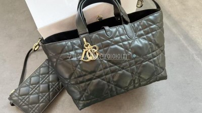 디올 뚜주흐 뚜주흐백 미디엄 블랙 / DIOR TOUJOURS MEDIUM BLACK [M2821OSHJ] 검수사진 #여왕샵