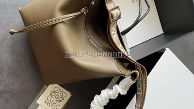 로에베 LOEWE Cubi 스몰 레더 크로스백 [사이즈] 29.5x10.5x22cm 검수사진 #망고