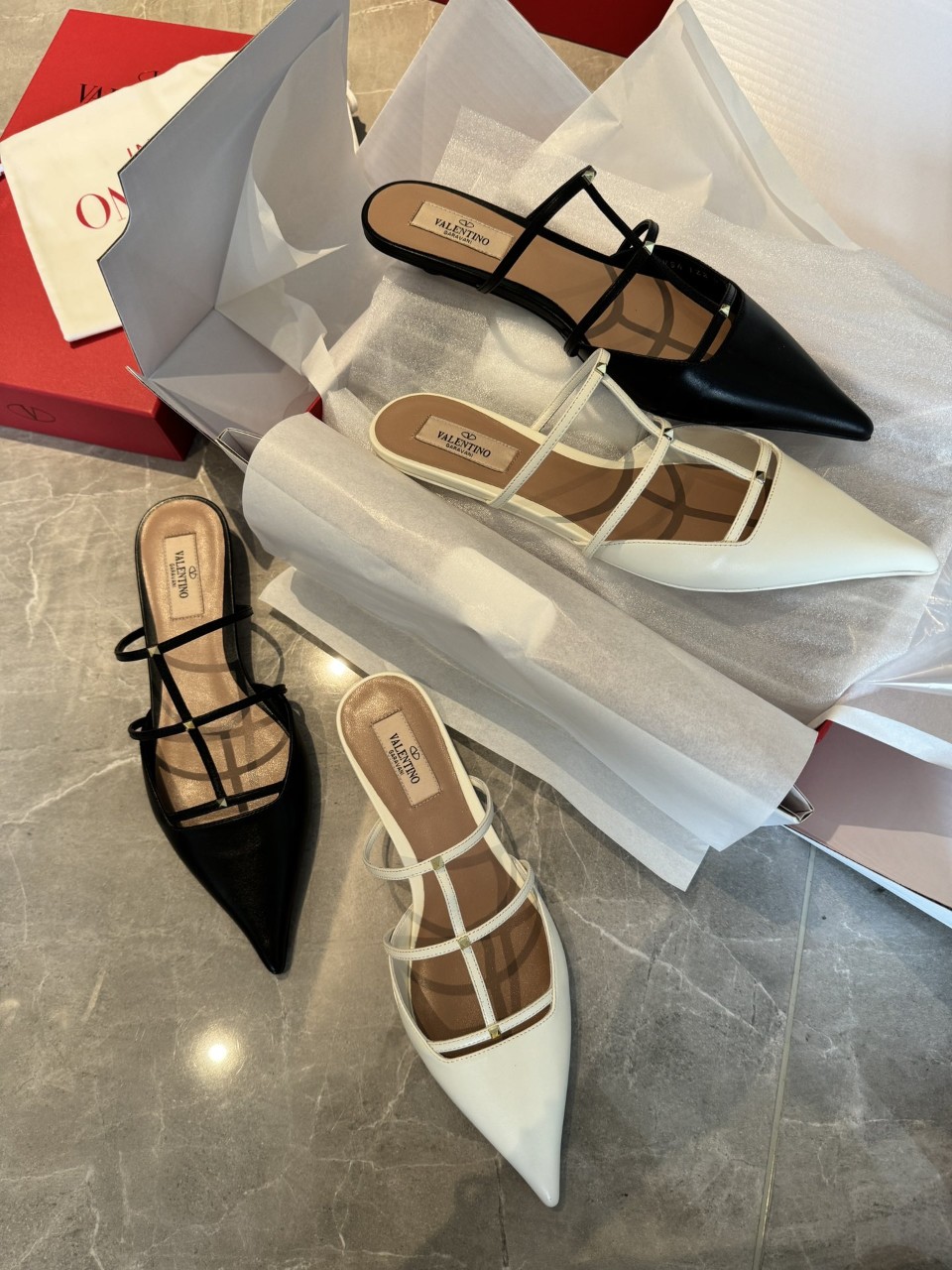 발렌티노 VALENTINO 가라바니 락스터드 뮬 샌들 35~40 ☆☆☆☆☆