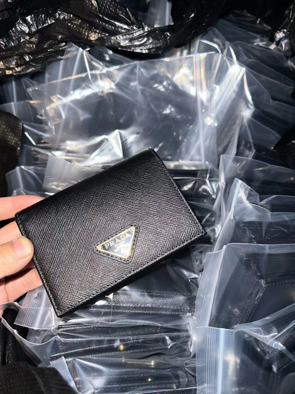 프라다 PRADA 사피아노 로고 반지갑 1MV021 QHH F0002 SIZE 11.2*8.5cm ☆☆☆☆☆ #vvip공장