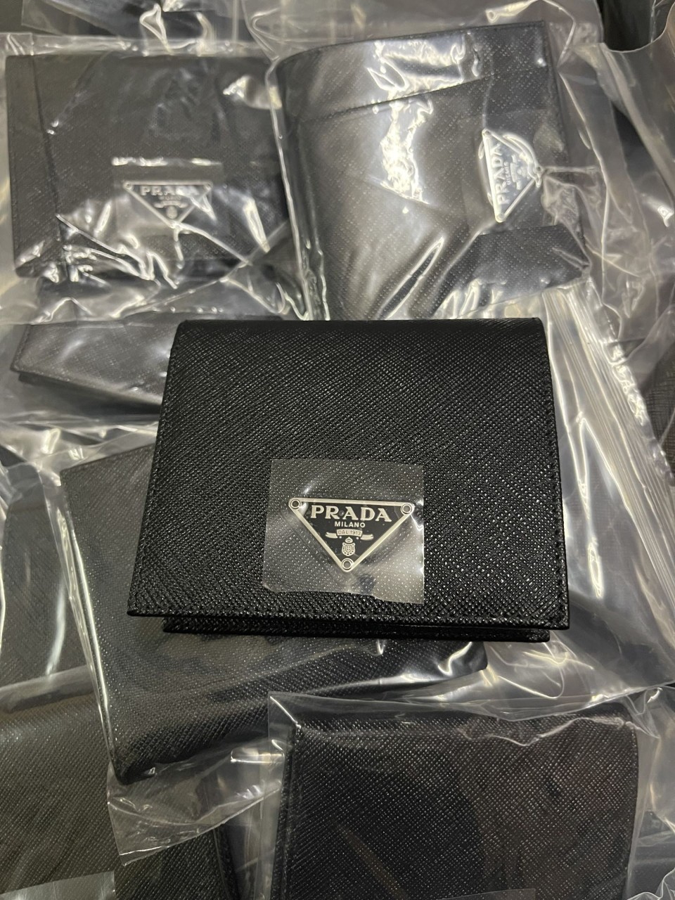 프라다 PRADA 사피아노 2단 카드홀더 카드슬롯 SIZE 10*9cm ☆☆☆☆☆ #vvip공장