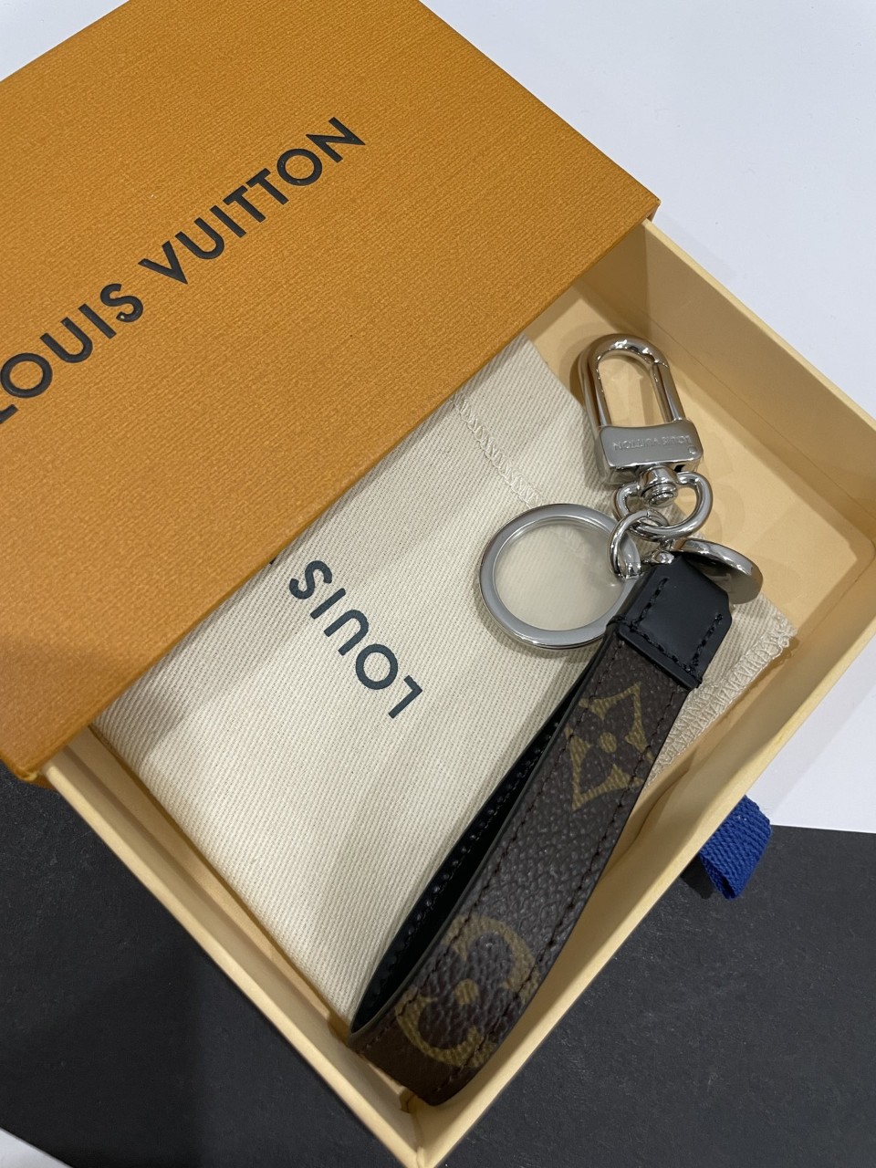 루이비통 LOUIS VUITTON LV 모노그램 슬림 드라곤느 백참 & 키홀더 M77165 ☆☆☆☆☆ #vvip공장