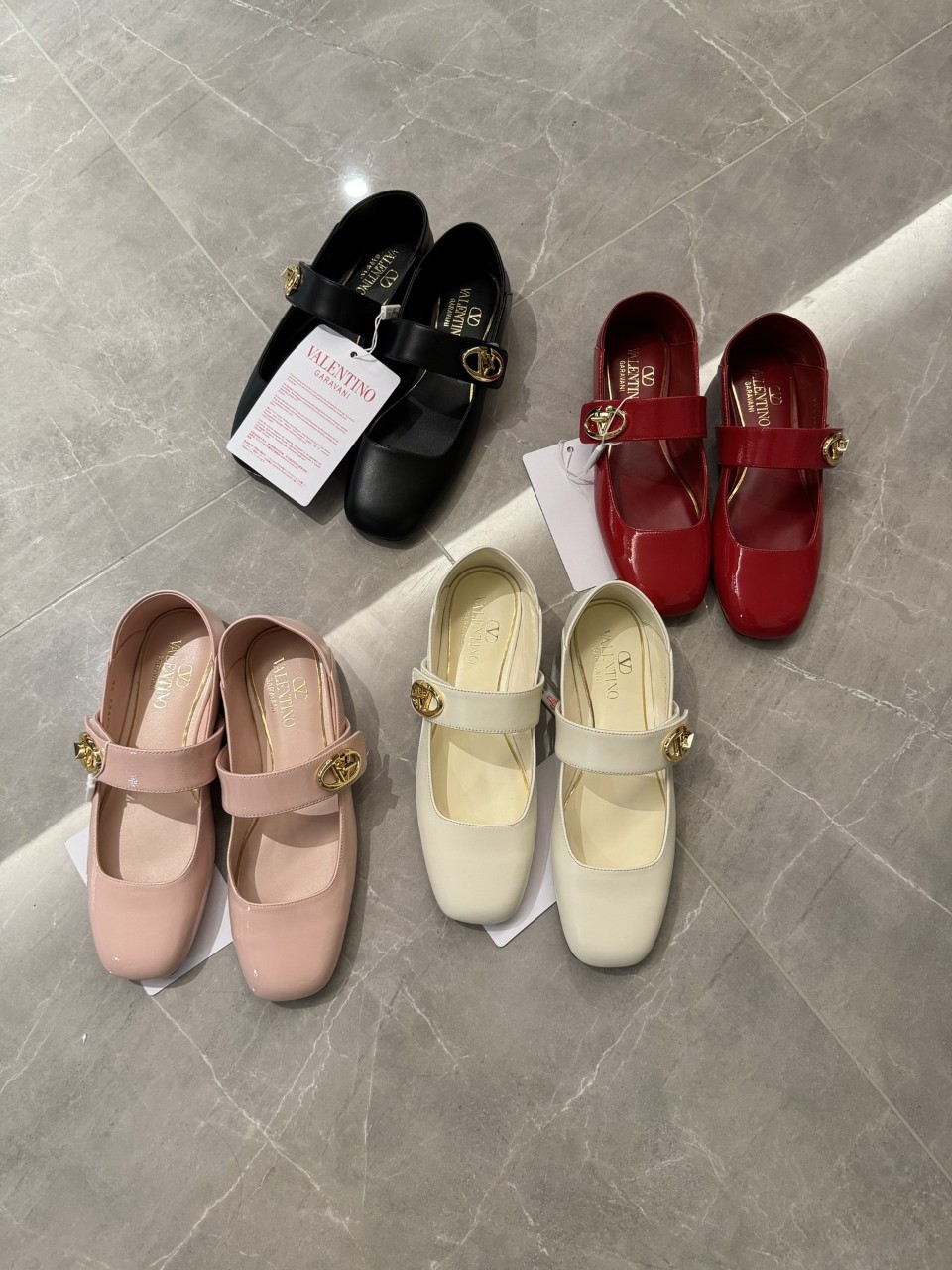 발렌티노 VALENTINO 2024 V로고 메리제인 플랫 슈즈 5W2S0JV2EEY 098 SIZE 35~40 ☆☆☆☆☆