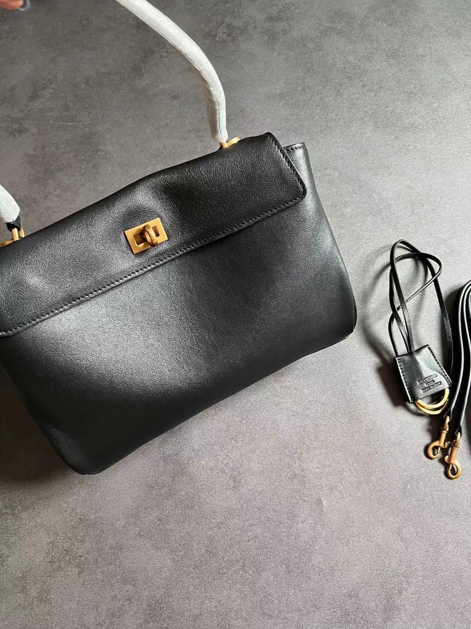 [판매완료] 발렌시아가 BALENCIAGA 로데오 스몰 숄더백 블랙 [사이즈] 스몰 28.9*20*10cm #티무역