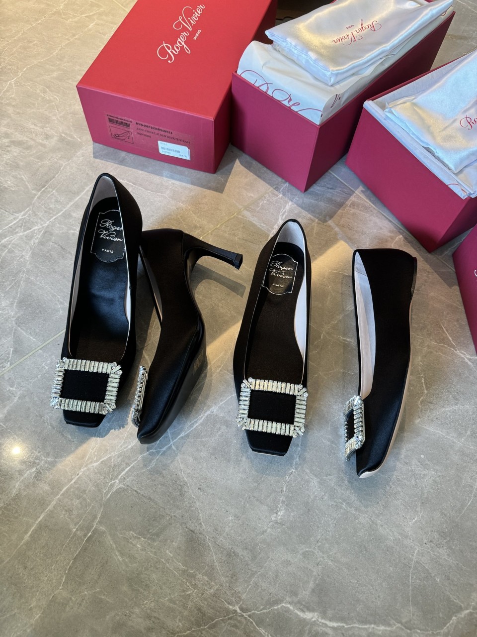 로저비비에 ROGER VIVIER 새틴 트럼펫 크리스털 버클 펌프스, 플랫슈즈 [사이즈] 35~39 @ 굽 7.5cm