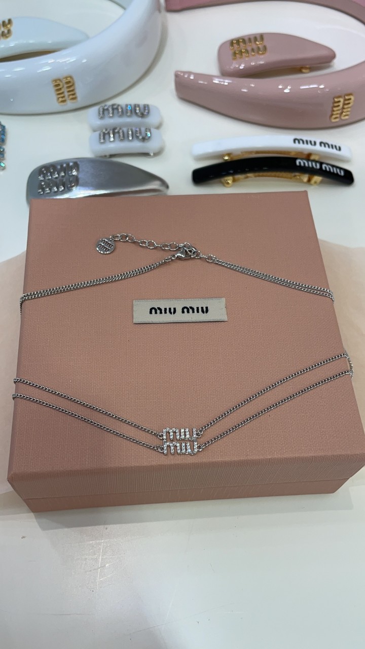 미우미우 MIU MIU 로고 목걸이