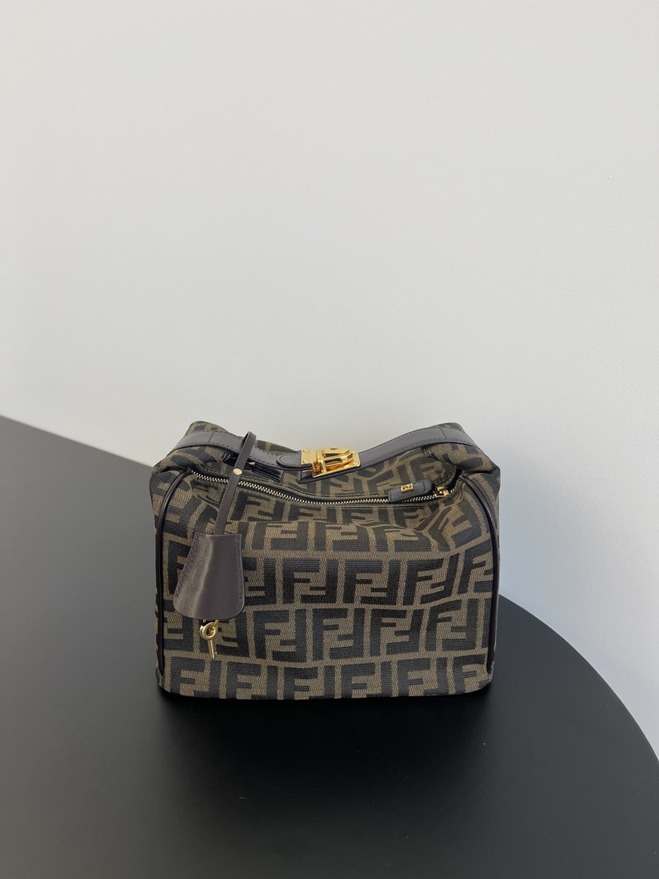 펜디 FENDI FF 빈티지 자카드 패브릭 베니티백 [사이즈] 25x15x17cm #boxini