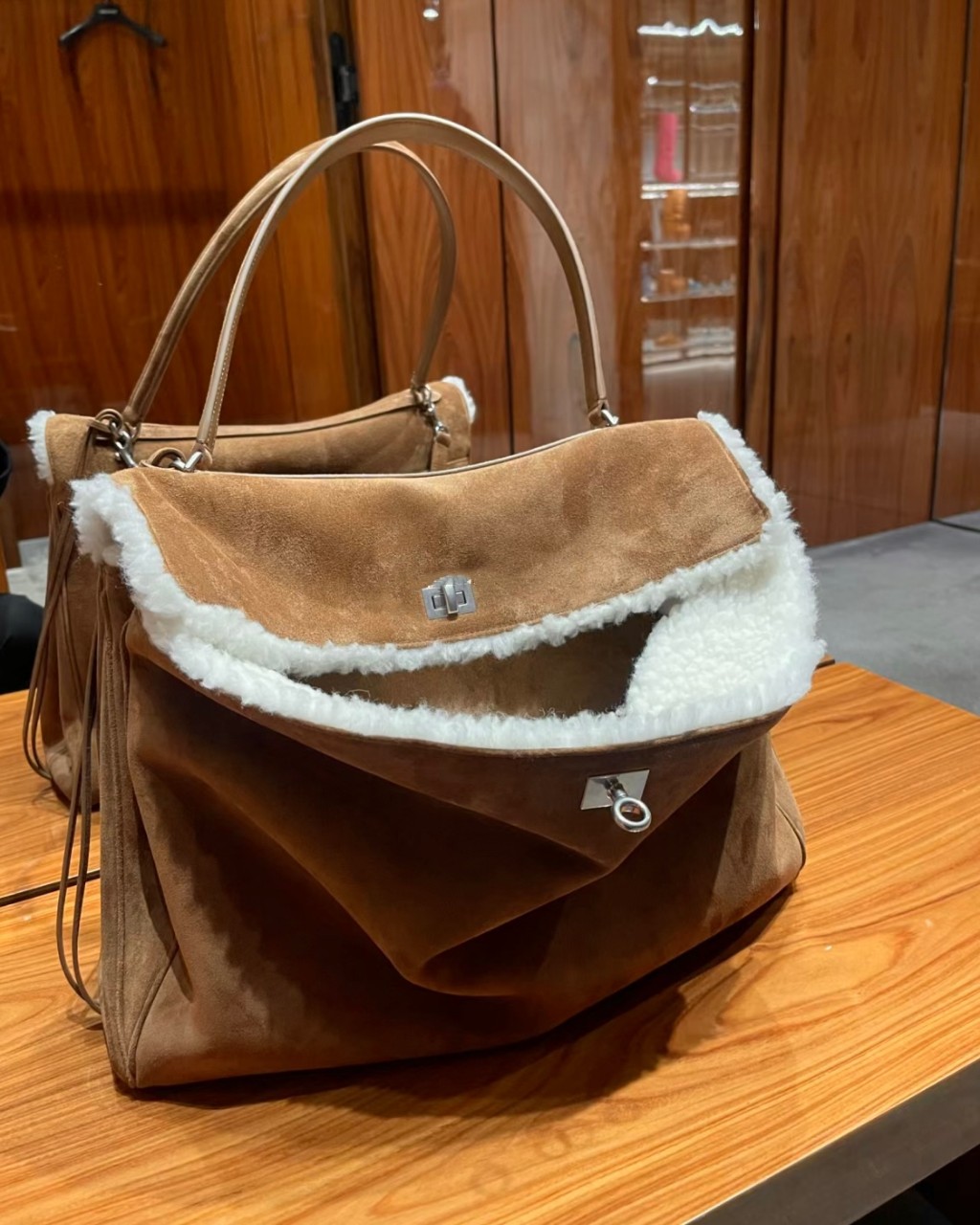 발렌시아가 BALENCIAGA 로데오 테디베어 미디엄 [사이즈] 35x23.3x10.9cm #Bibi