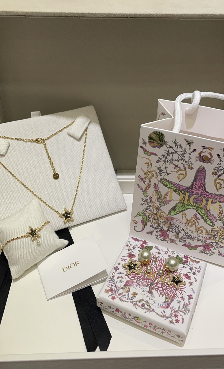 DIOR 쁘띠 CD 럭키 바로크 팔찌 B2666WOMVE D92B