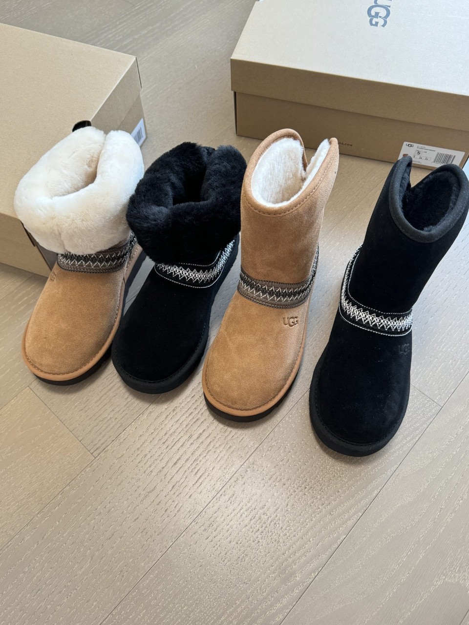 UGG 어그 클래식 쇼트 Crescent 부티 7712178 694862 35~40
