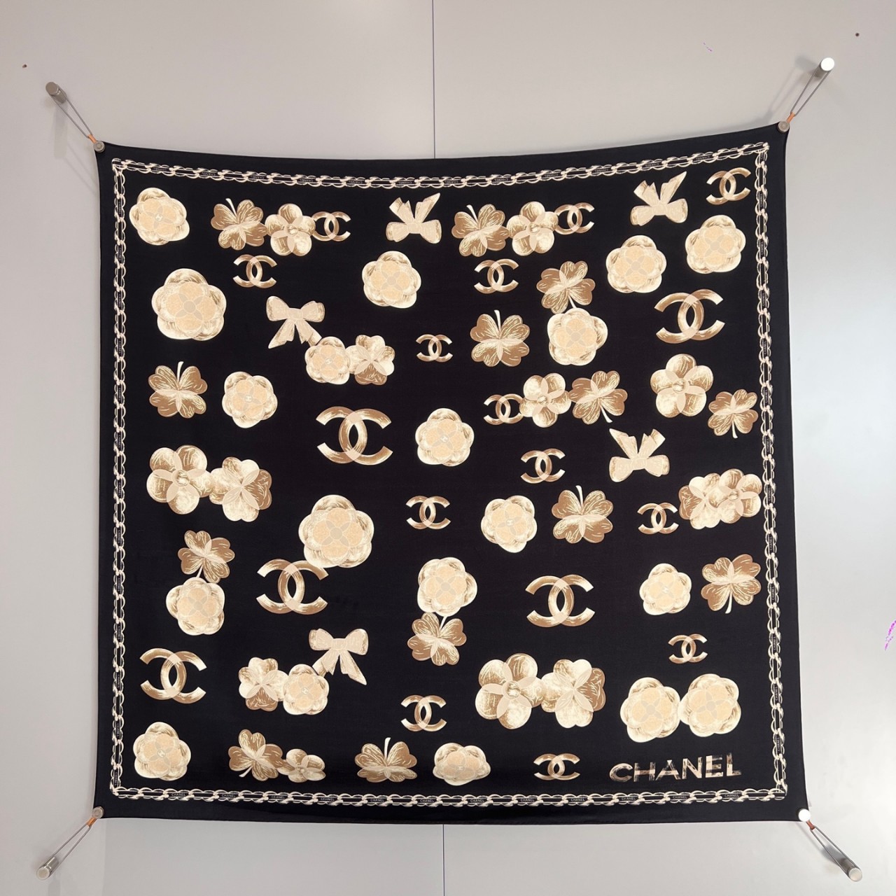 샤넬 CHANEL 25 까멜리아 실크 스카프 90x90cm 100% 실크