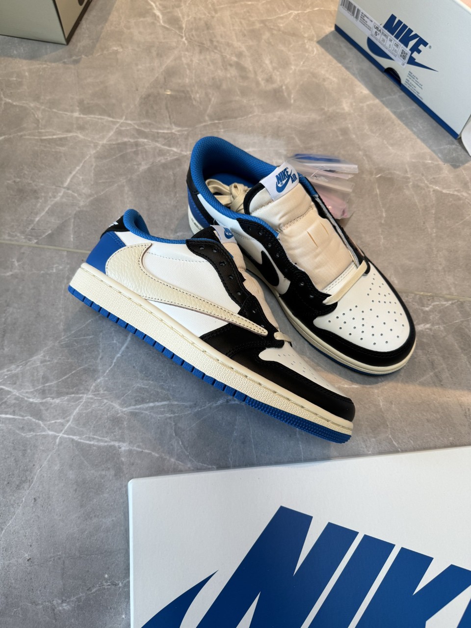 나이키 에어 조던 1 트래비스 스캇 프라그먼트 로우 Nike Air Jordan 1 Travis Scott Fragment Low Millitary Blue DM7866-140 36-36.5-37.5-38-38.5-39-40-40.5-41-42-42.5-43-44-44.5-45-46-47-48.5