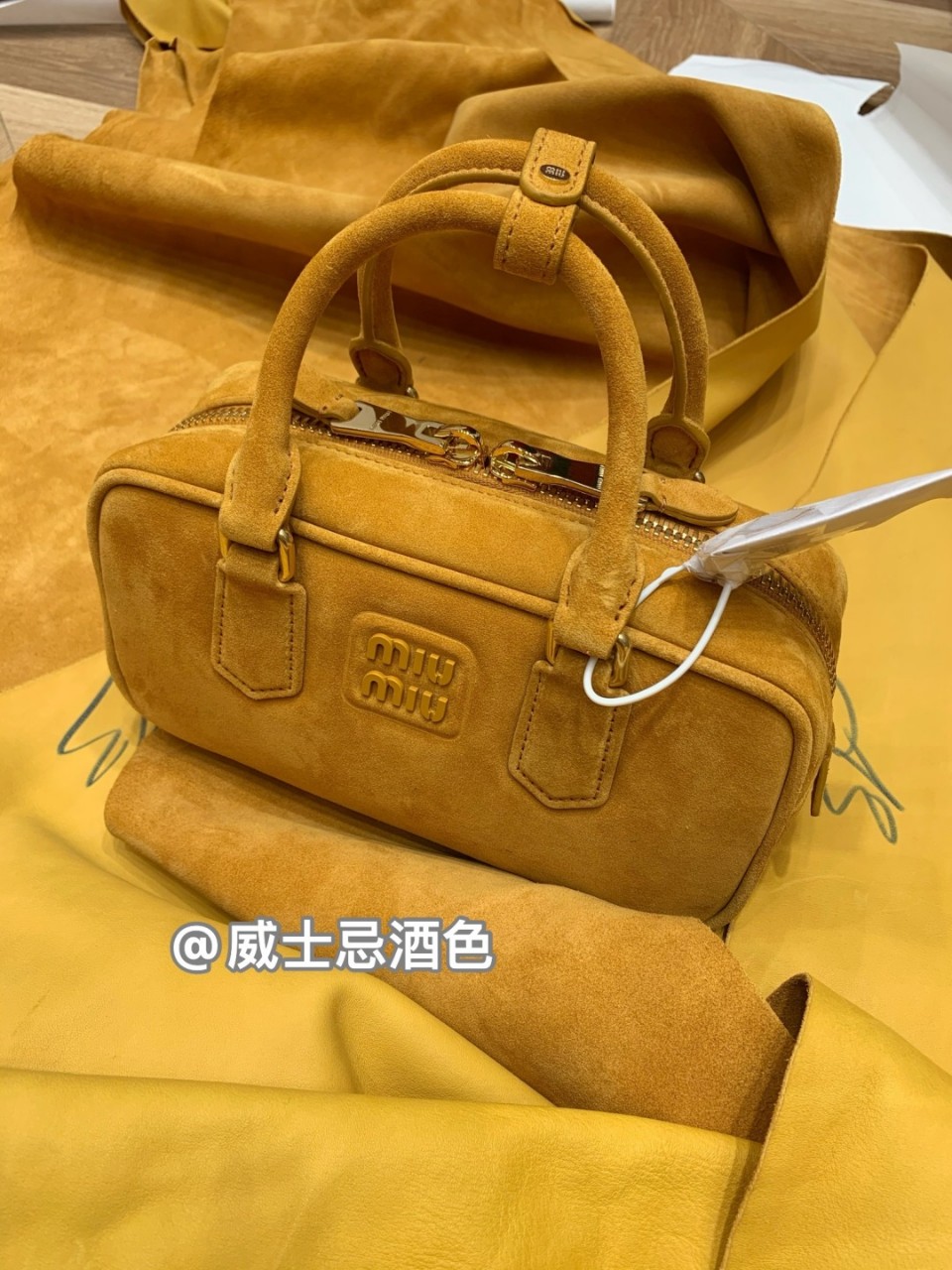 미우미우 아르카디 패딩 스웨이드 탑 핸들 백_5BB142 2CS4 FOR55 V OON #모나샵