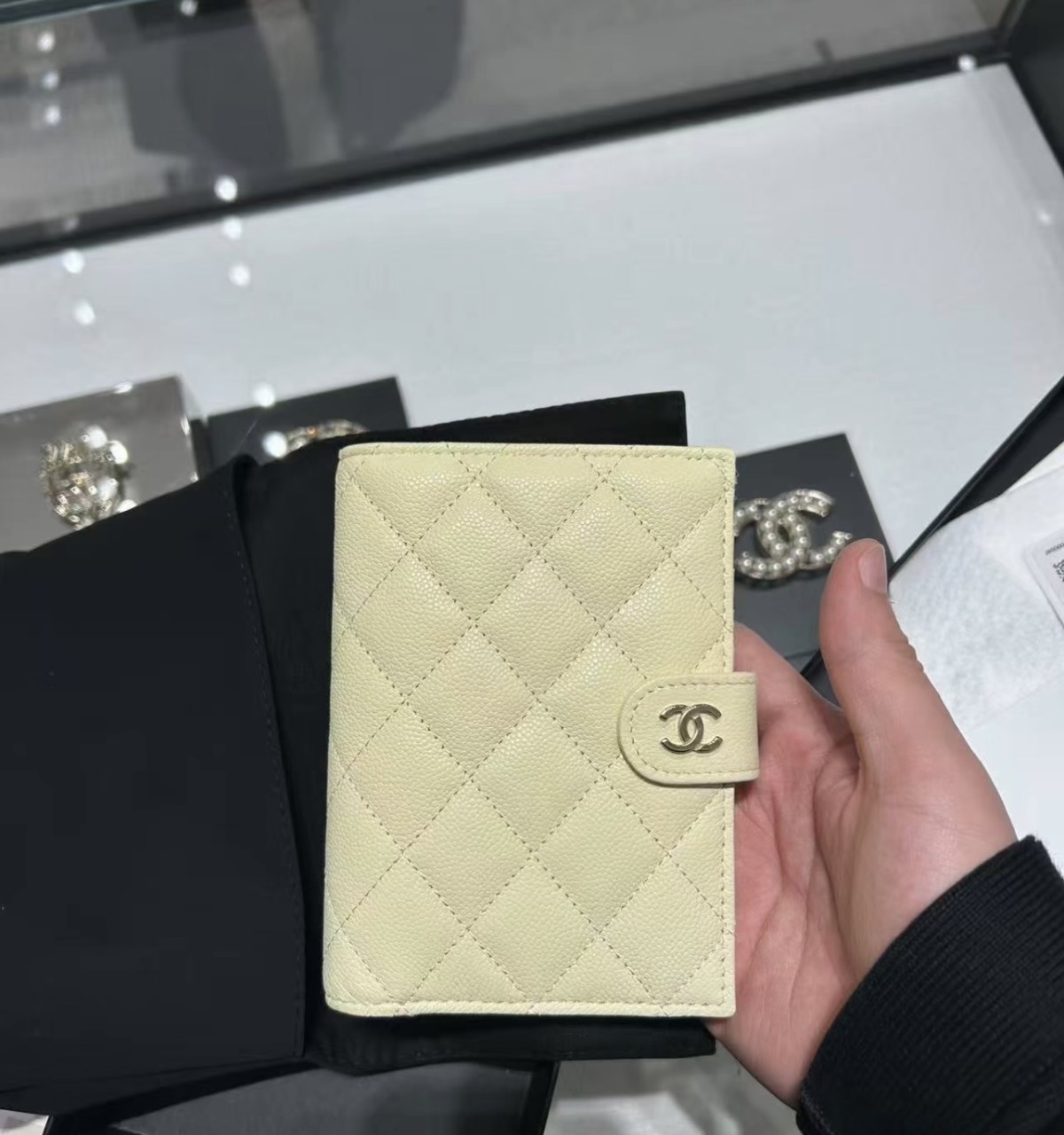 25S 샤넬 CC로고 클래식 카드지갑 여권케이스 캐비어 블랙 AP3791 6.1x3.9x0.8cm #지존샵