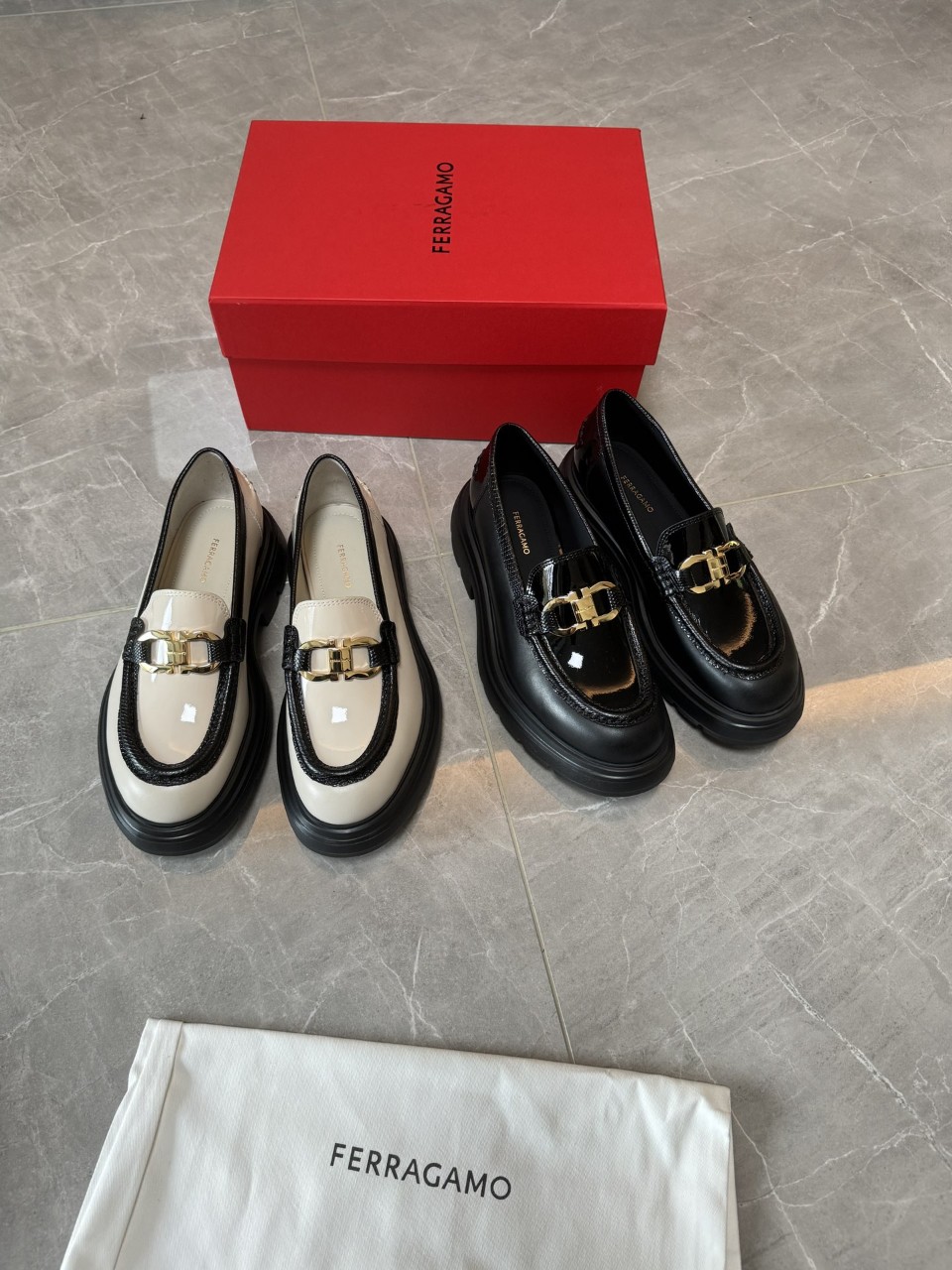 페라가모 FERRAGAMO 간치니 장식 레더 로퍼34~40 굽 3.5cm