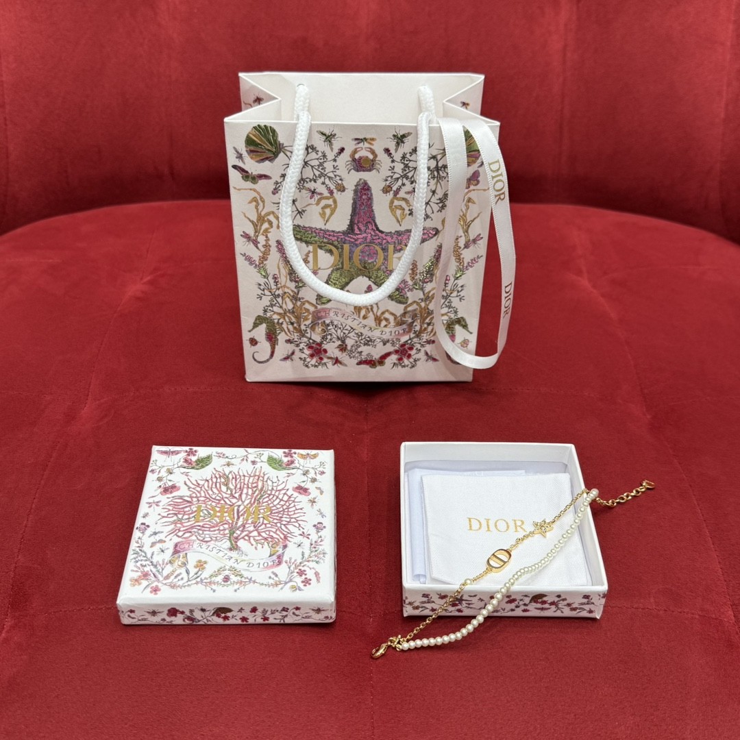 디올 Petit CD 팔찌 골드 피니시 메탈 & 화이트 레진 진주, 실버 톤 크리스탈 B2691WOMCY_D03S #폭스샵
