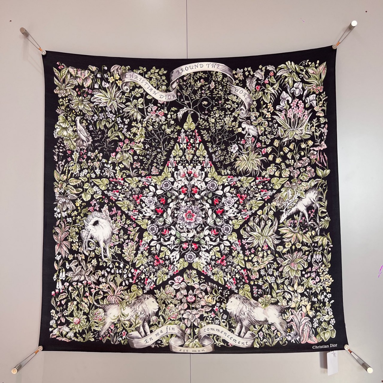 디올 DIOR 2025 실크 스카프 90x90cm 100% 실크