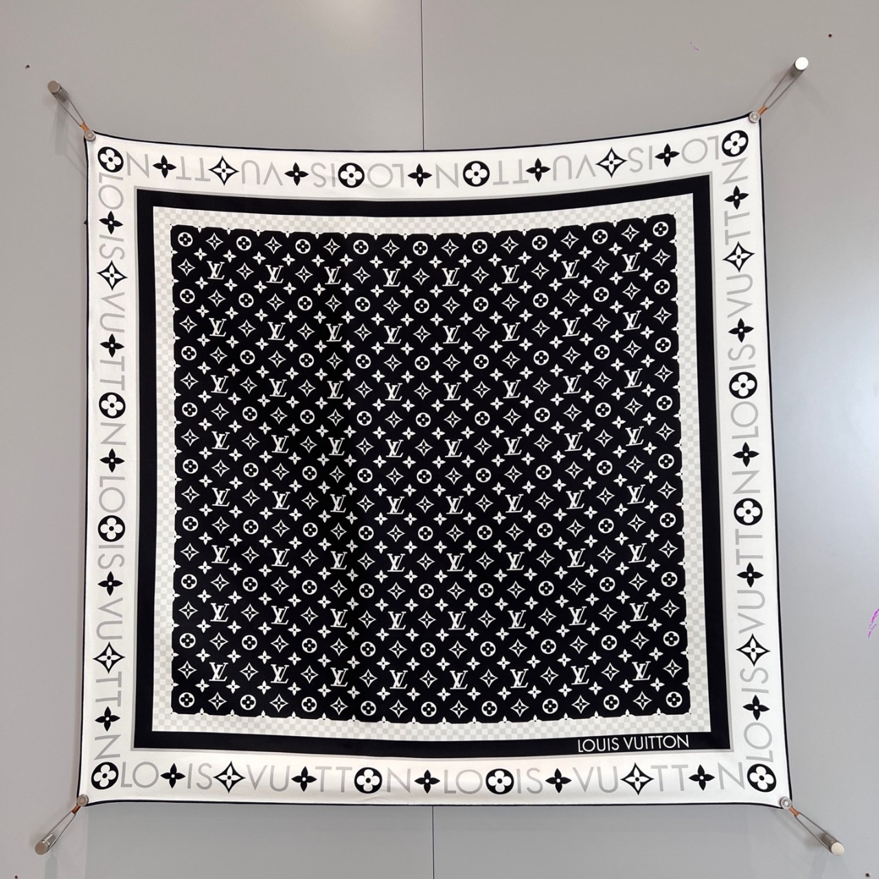 루이비통 실크 스카프 90x90cm 100% 실크