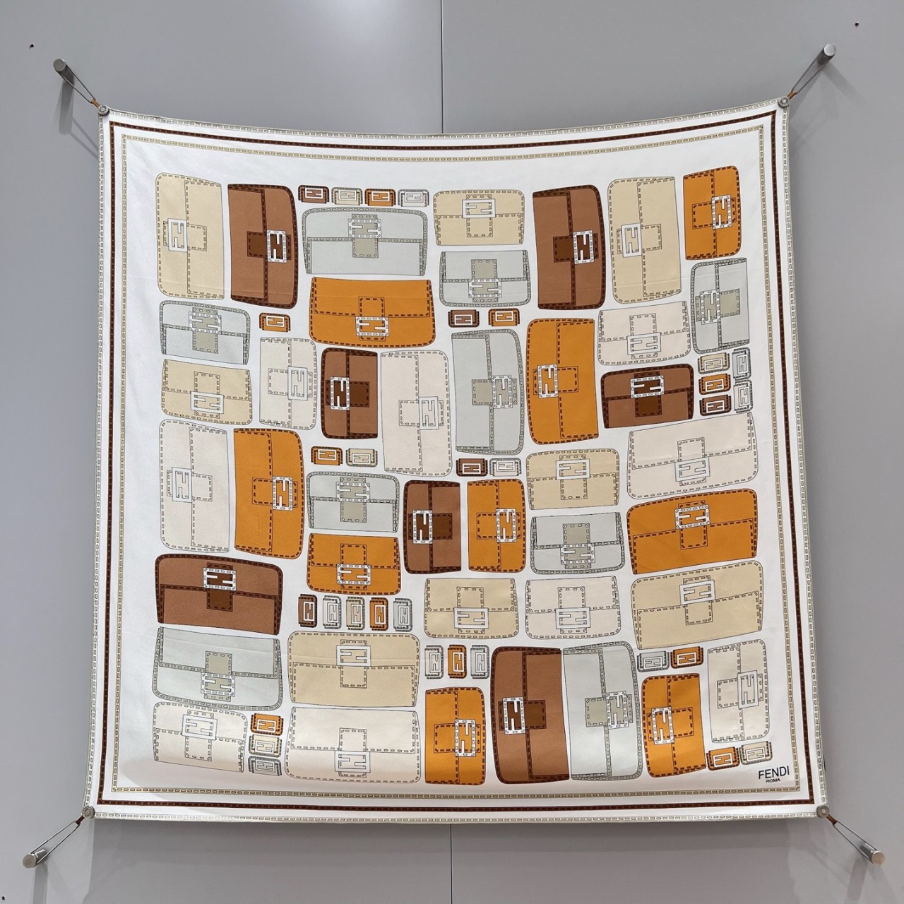 펜디 FENDI 실크 스카프 90x90cm 100% 실크