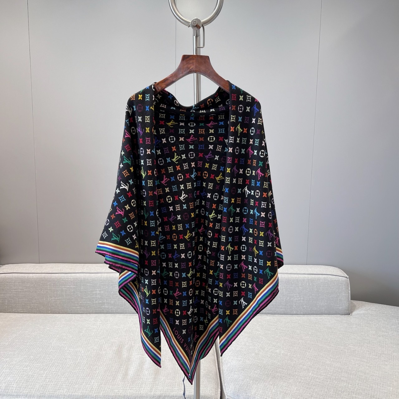 루이비통 x 무라카미 타카시 모노그램 멀티컬러 숄 134x134cm 면 90% + 울 10%