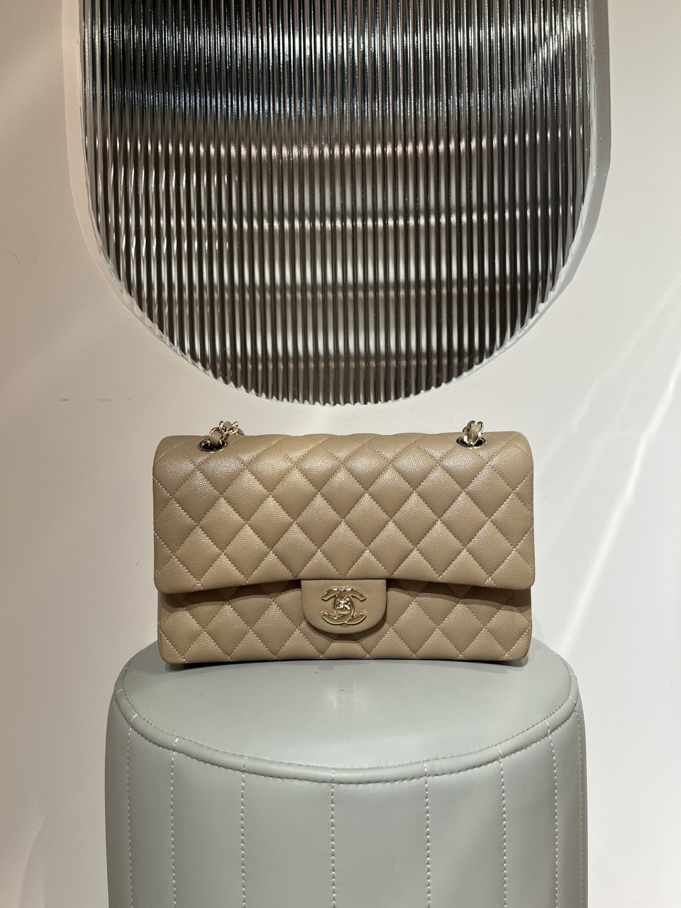 샤넬 CHANEL 클래식 미듐 클미 캐비어 그레이 살구 샴페인골드 A01112 25.5cm #지존샵
