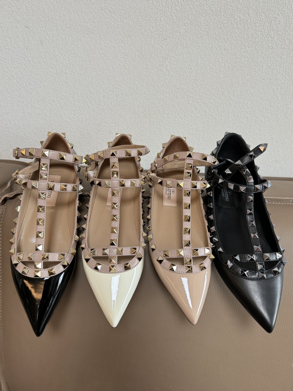 발렌티노 VALENTINO Rockstud leather ballerinas Poudre - 피오리토 34~40