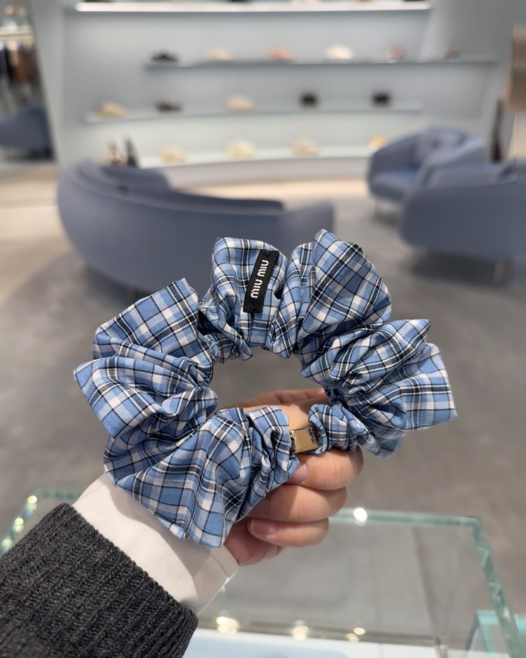 미우미우 포플린 헤어밴드 Checked poplin scrunchie 5IF186 16MK F0QY6