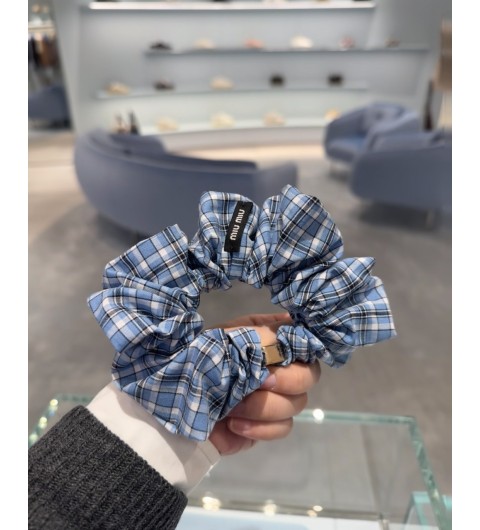 미우미우 포플린 헤어밴드 Checked poplin scrunchie 5IF186 16MK F0QY6
