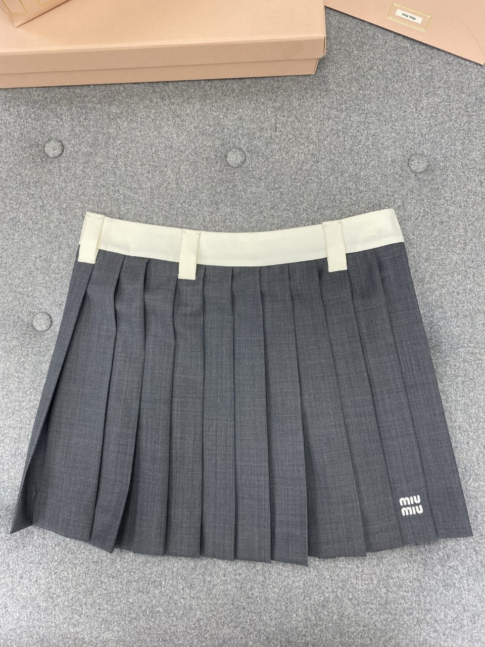 미우미우 그레이 플리츠 미니 스커트 MG2348OOO11RF F0480 36 38 40