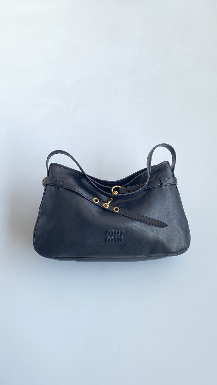 미우미우 MIU MIU 아방뛰르 나파 가죽백 40x24x9cm #티무역