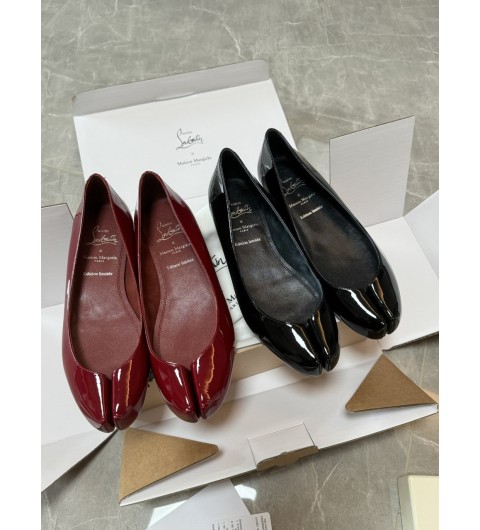 메종마르지엘라 x 크리스찬 루부탱 25SS MARLOUGIELA 타비 플랫슈즈 S39WZ0109P7374HB018 35~40