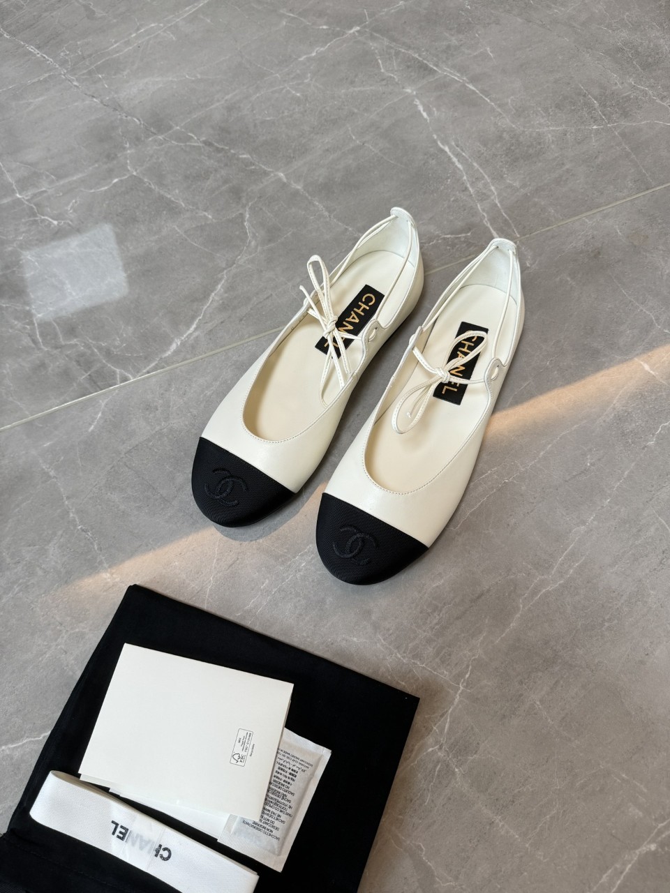 CHANEL 샤넬 25P 스트랩 메리제인 플랫슈즈 화이트 G46324 35~40