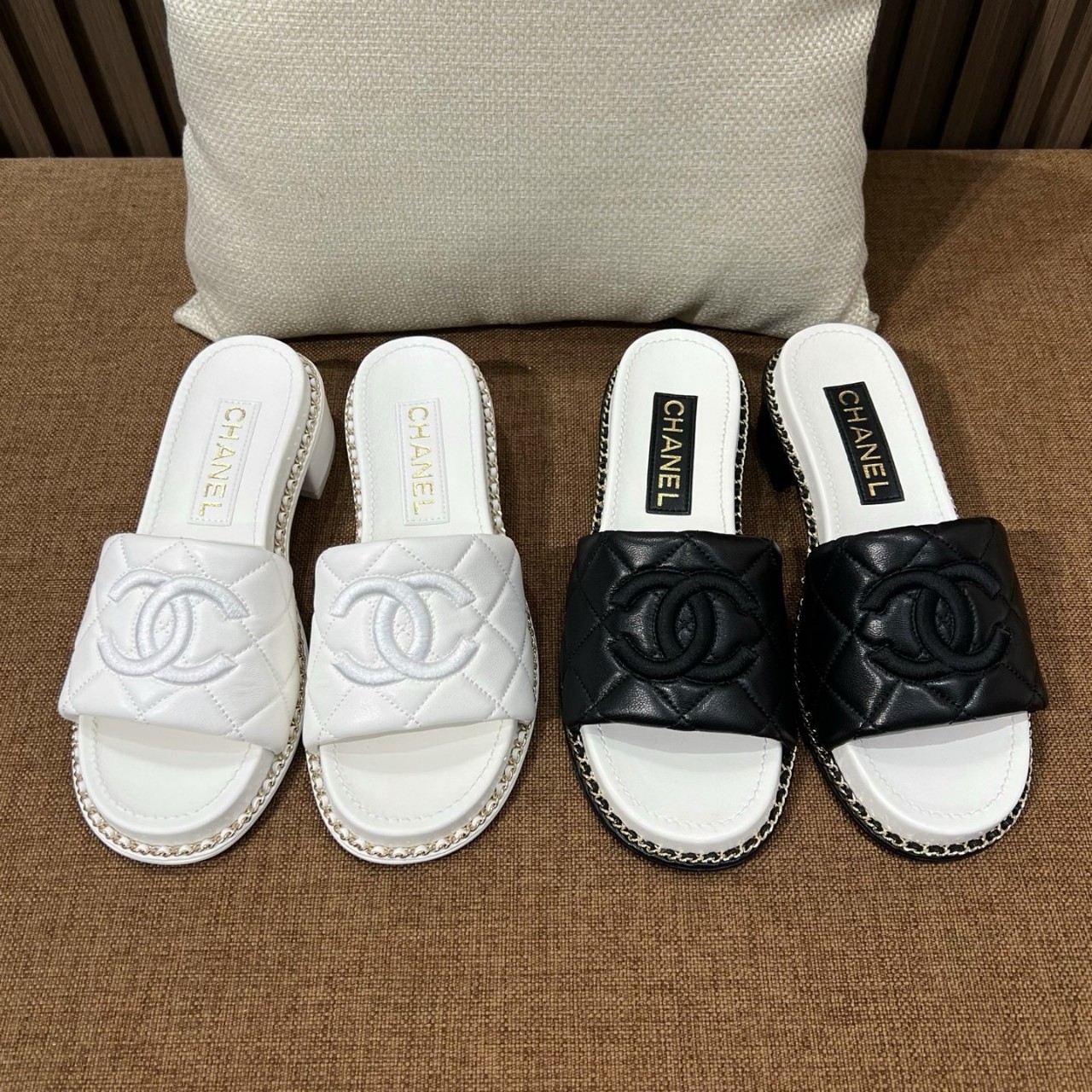 샤넬 25SS 체인 로우힐 슬리퍼 2컬러 G46301 35~40