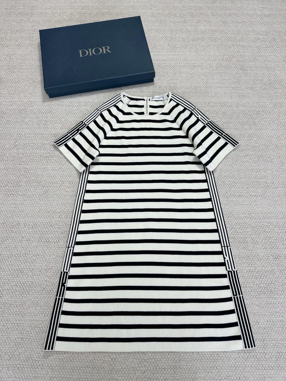 디올 쇼트 드레스 네이비 블루 & 화이트 Dior Graphique 모티브 코튼 니트 524R28A7019_X0883 36 38 40 #타지아