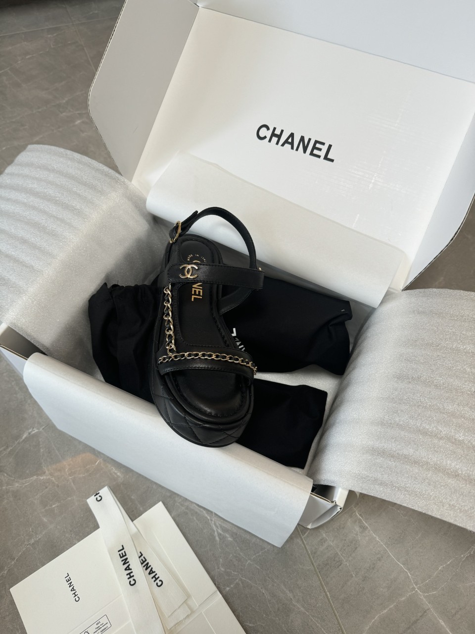 샤넬 25SS CC로고 체인 플랫폼 샌들 G46300 B19705 (블랙/골드) 35~40 굽 5cm