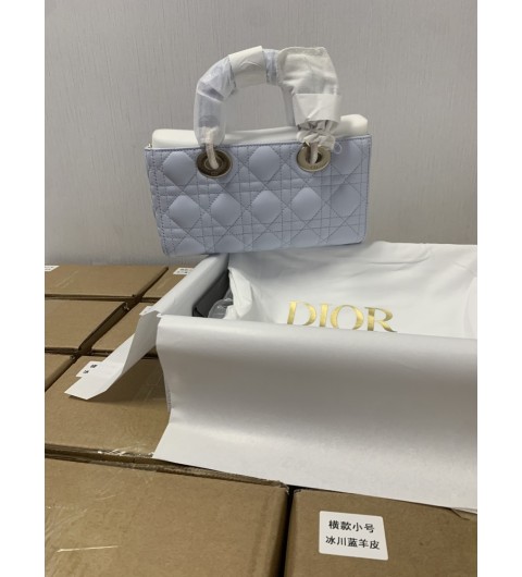 DIOR 디올 스몰 레이디 디 조이 백 까나쥬 플래시드 블루 SMALL LADY D-JOY BAG Cannage Lambskin Placid Blue M0613ONGE M0OZ 22x12x6cm #vvip공장