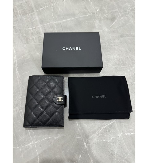 샤넬 25S 클래식 카드지갑 여권케이스 블랙 캐비어 금장 AP3791 14x10.5cm #vvip공장