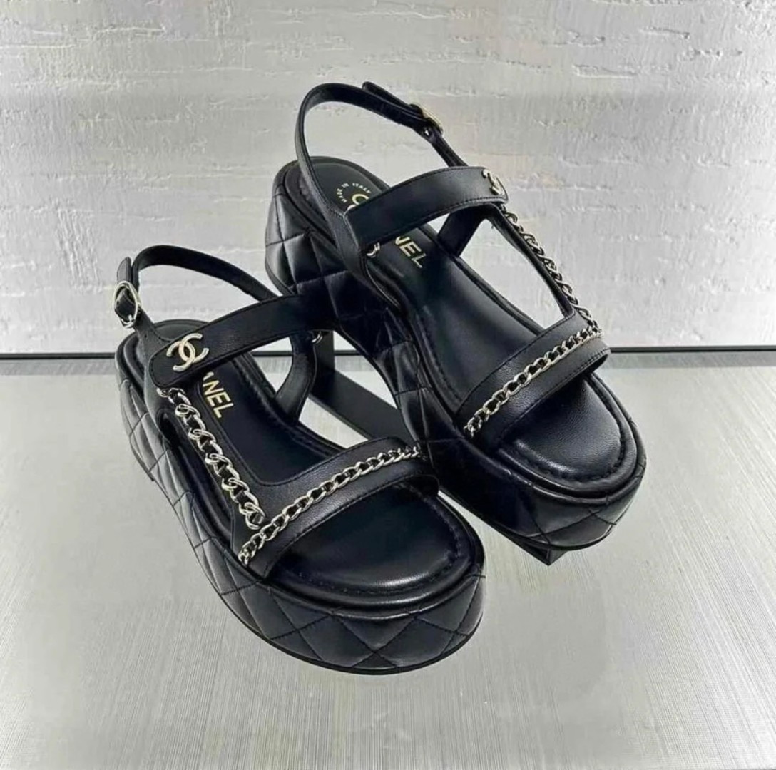 샤넬 25SS CC로고 체인 플랫폼 샌들 G46300 B19705 (블랙/골드) 35~40