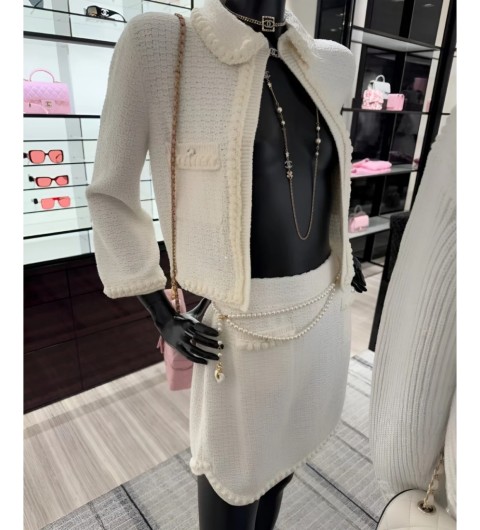 샤넬 25SS CC로고 버튼 자켓 화이트 + 스커트 P79259 36 38 40 #타지아