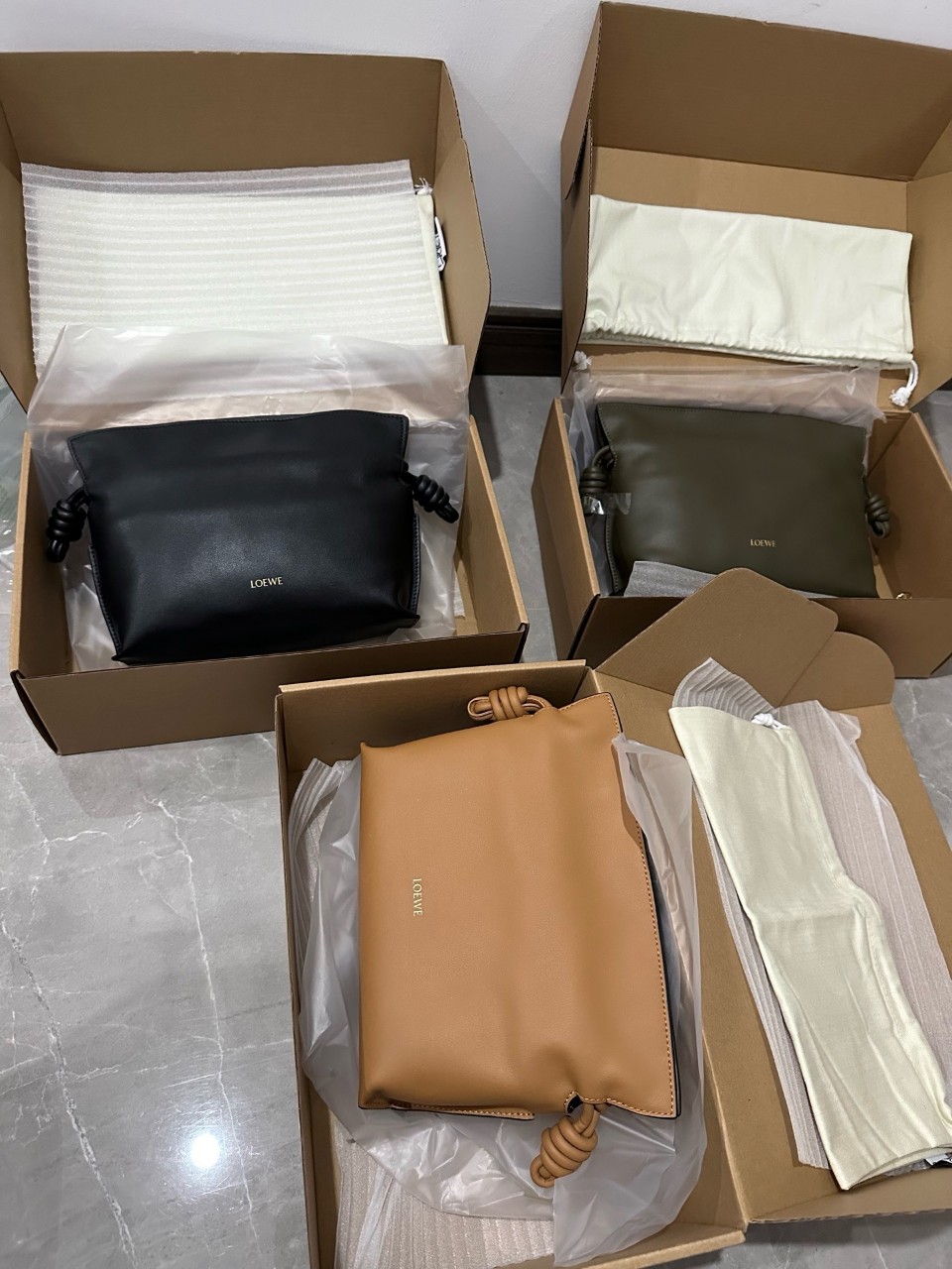 로에베 LOEWE 미니 플라멩코 스트랩 클러치 파우치 24x18x9cm #vvip공장