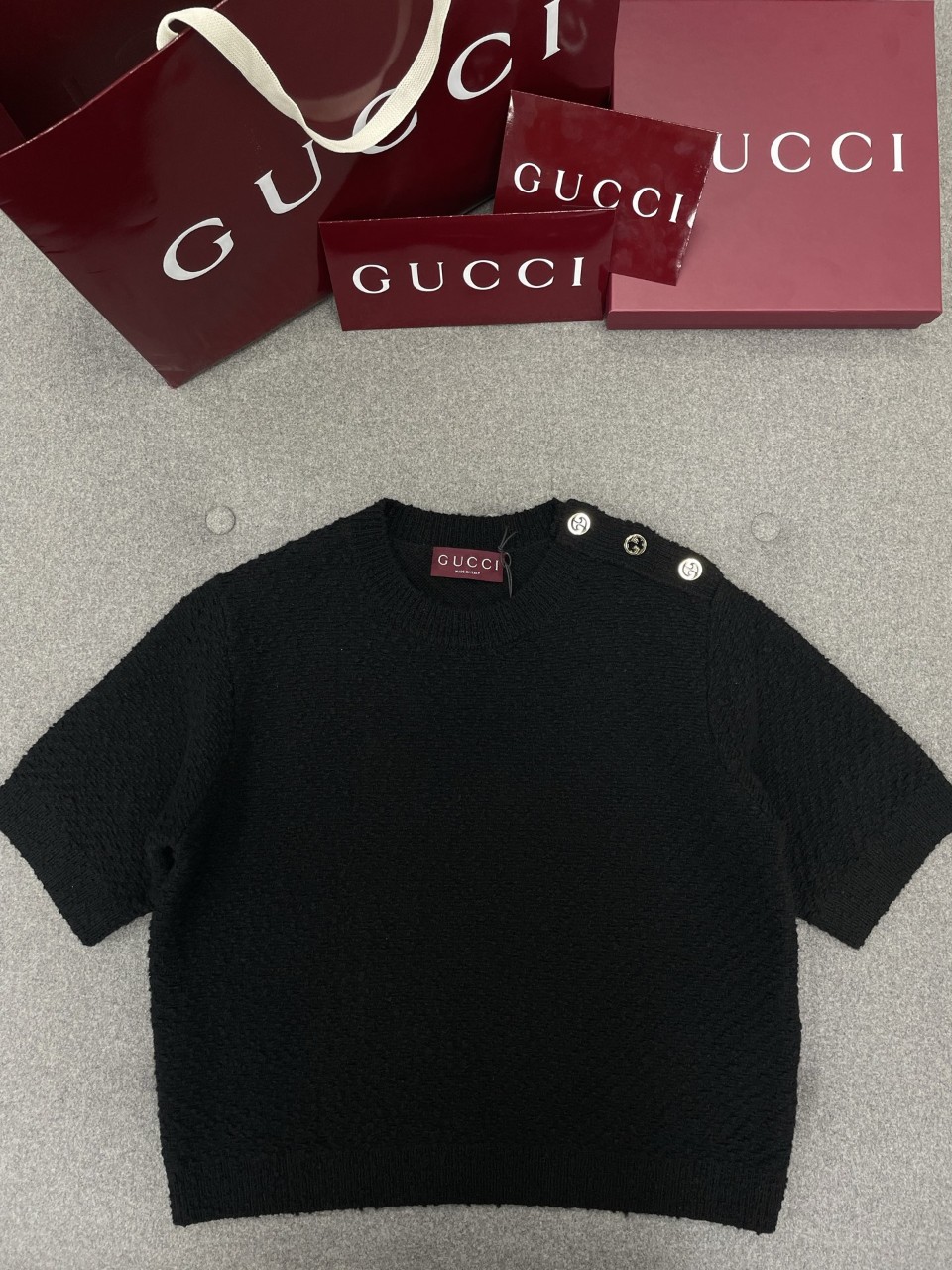 구찌 GUCCI GG 숄더 버튼 부클레 반팔 니트 S M L